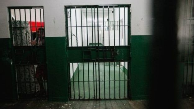 जेलभित्र ग्याङ्ग फाइट, ५२ कैदी मारिए