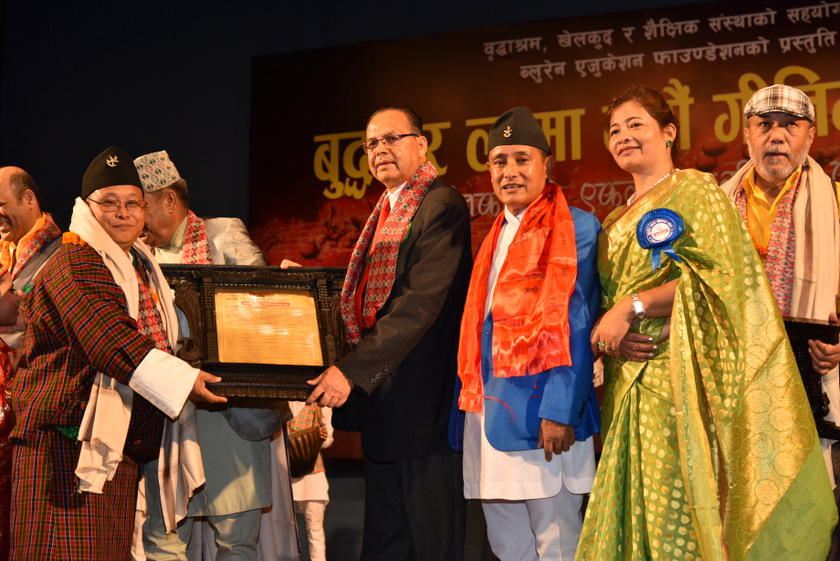 नाचघरमा गुन्जिए बुद्धवीरका चर्चित गीत