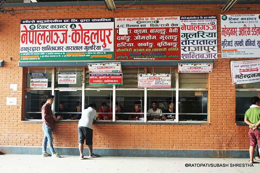 Dress code for public vehicle ticket counter employees