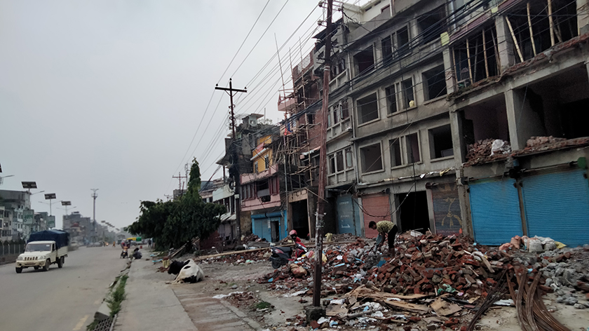 गृहमन्त्रीको गृह जिल्लामा सडक ठेकेदार गायब !