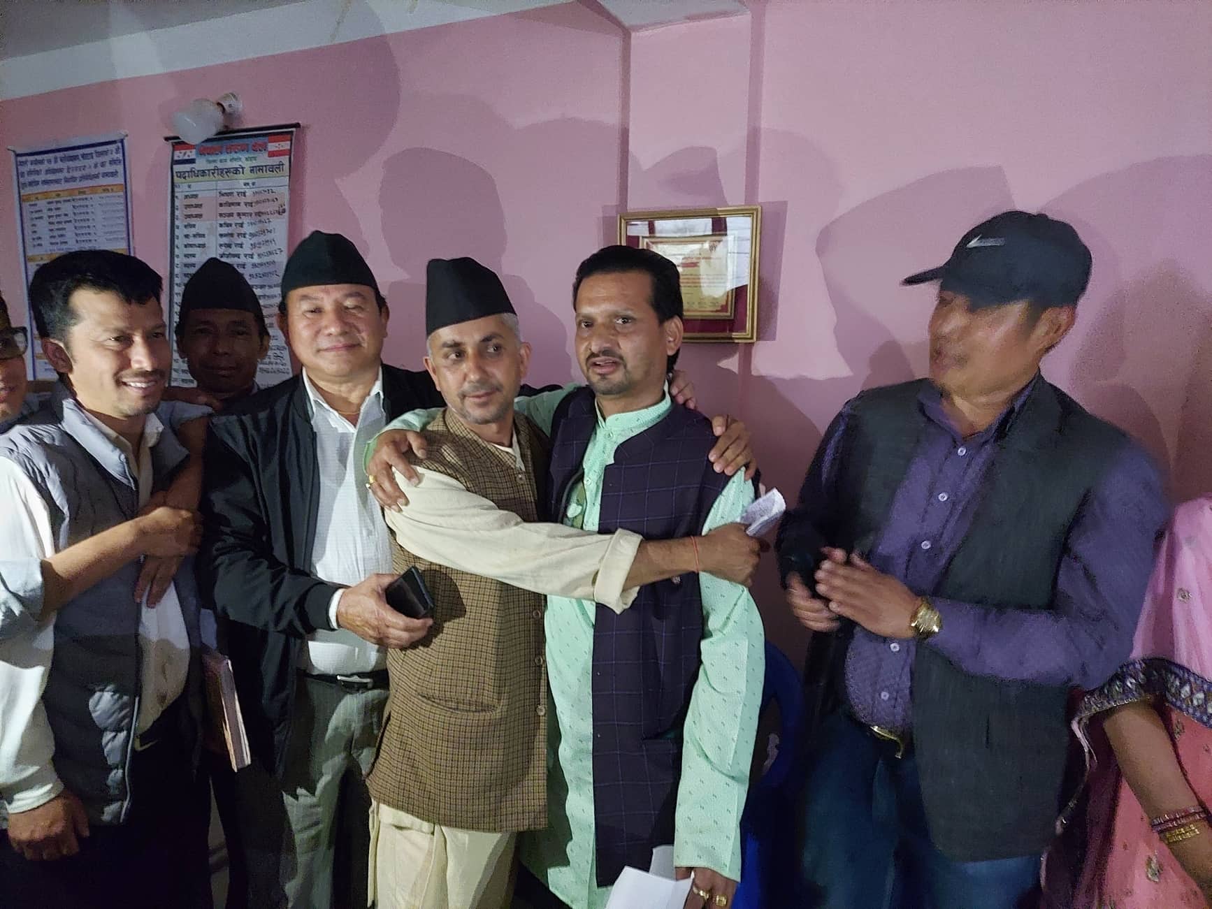 दिक्तेलको मेयरमा काँग्रेसबाट तीर्थराजको उम्मेदवारी कायम, पोखरेलले लिए फिर्ता