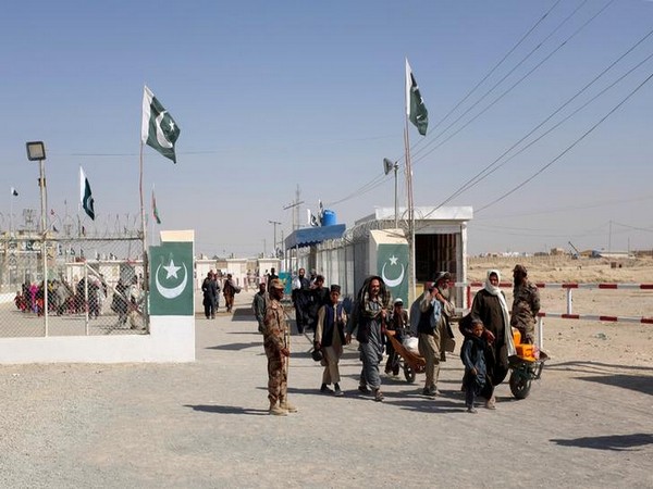 पाकिस्तान-अफगानिस्तान नाका पुनः खुल्यो