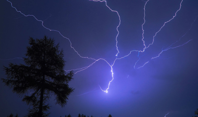 Five of same family hurt in lightning