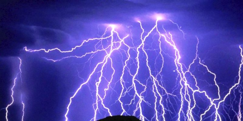 Eight hurt in lightning