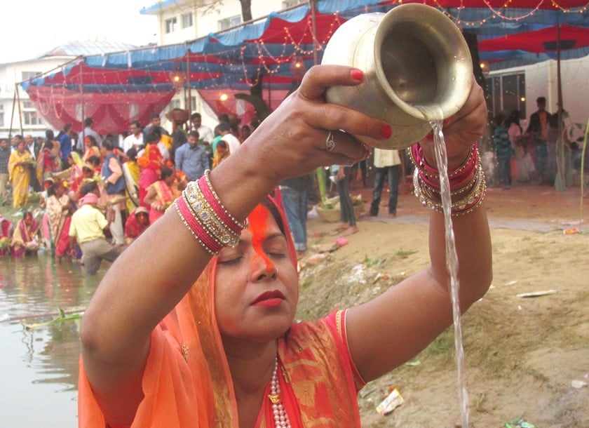 वीरगन्जमा यसरी मनाइयो छठ पर्व (फोटोफिचर)