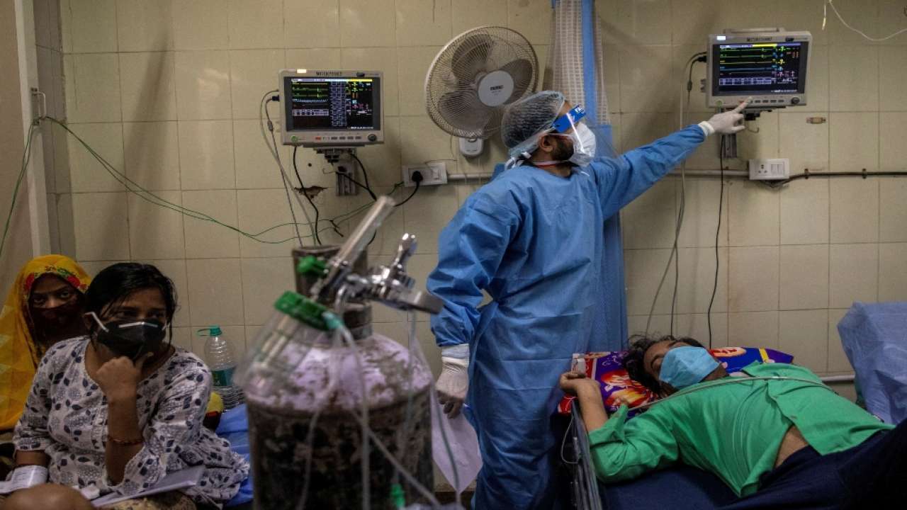 India reports 2,61,500 new COVID-19 cases, 1,501 deaths