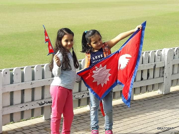 जब नेपाल र युएईको क्रिकेट खेल हेर्न बालबालिका नि पुगे (फोटोफिचर)