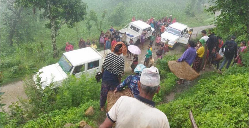 दैलेखमा कोदो गोड्ने क्रममा चट्याङ लागेर १२ जना घाइते