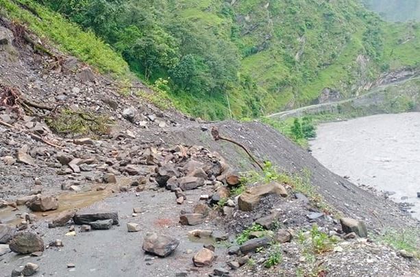 Landslide damages Sanfe-Martadi road