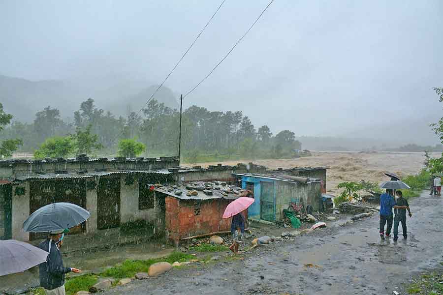 सेतीनदी किनार क्षेत्रमा बस्दै आएका ४३ घरपरिवारलाई सुरक्षित स्थानमा स्थानान्तरण