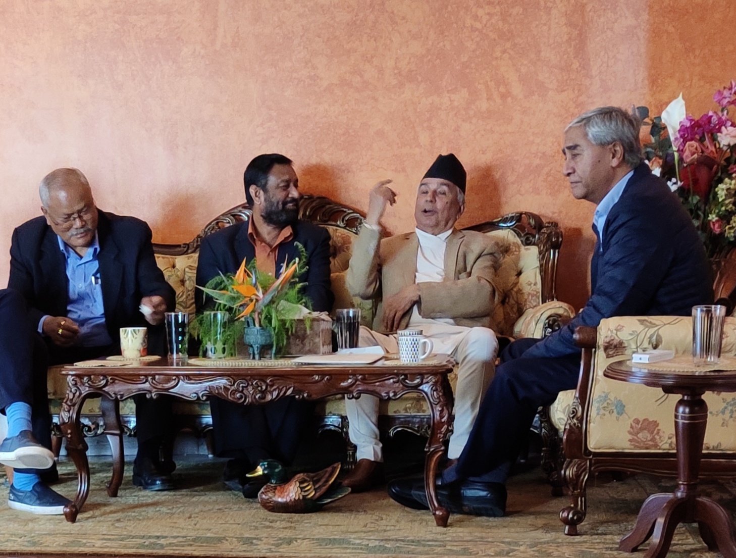 ओली कि दाहाल-नेपाल समूह : काँग्रेस अझै अलमलमा