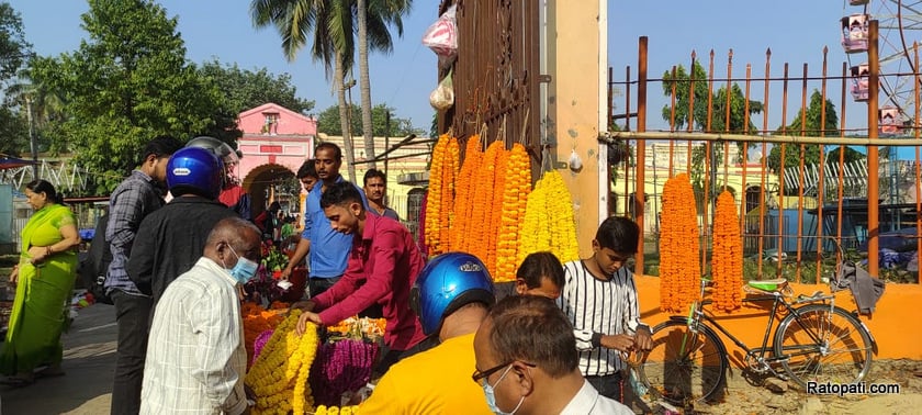 जनकपुरमा दीपावली : केराको थाम र फूलमालाको व्यापार बढ्यो (फोटोफिचर)