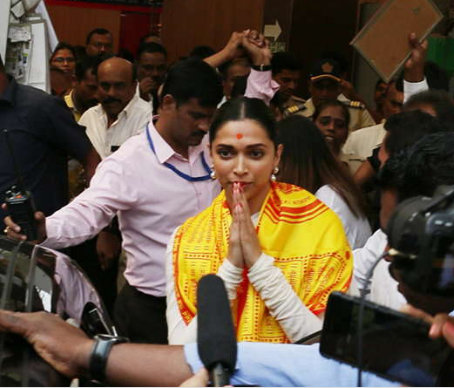 ‘पद्यावत’को रिलिज अघि  किन पुगिन् दीपिका गणेश मन्दिर ?