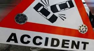 19 injured in bus-truck collision at Dasdhunga