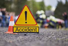 Sixteen hurt in accident