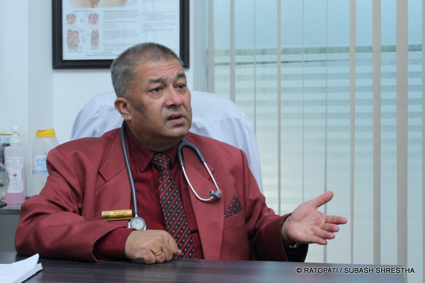 वरिष्ठ क्यान्सर रोग विशेषज्ञ डाक्टर राजेन्द्र बराल, जसले आर्यघाट पुगेकालाई पुनर्जीवन दिए