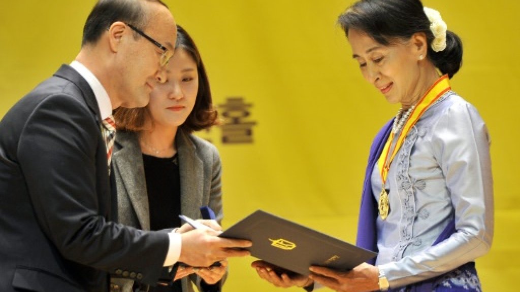 S. Korea foundation scraps award for Suu Kyi