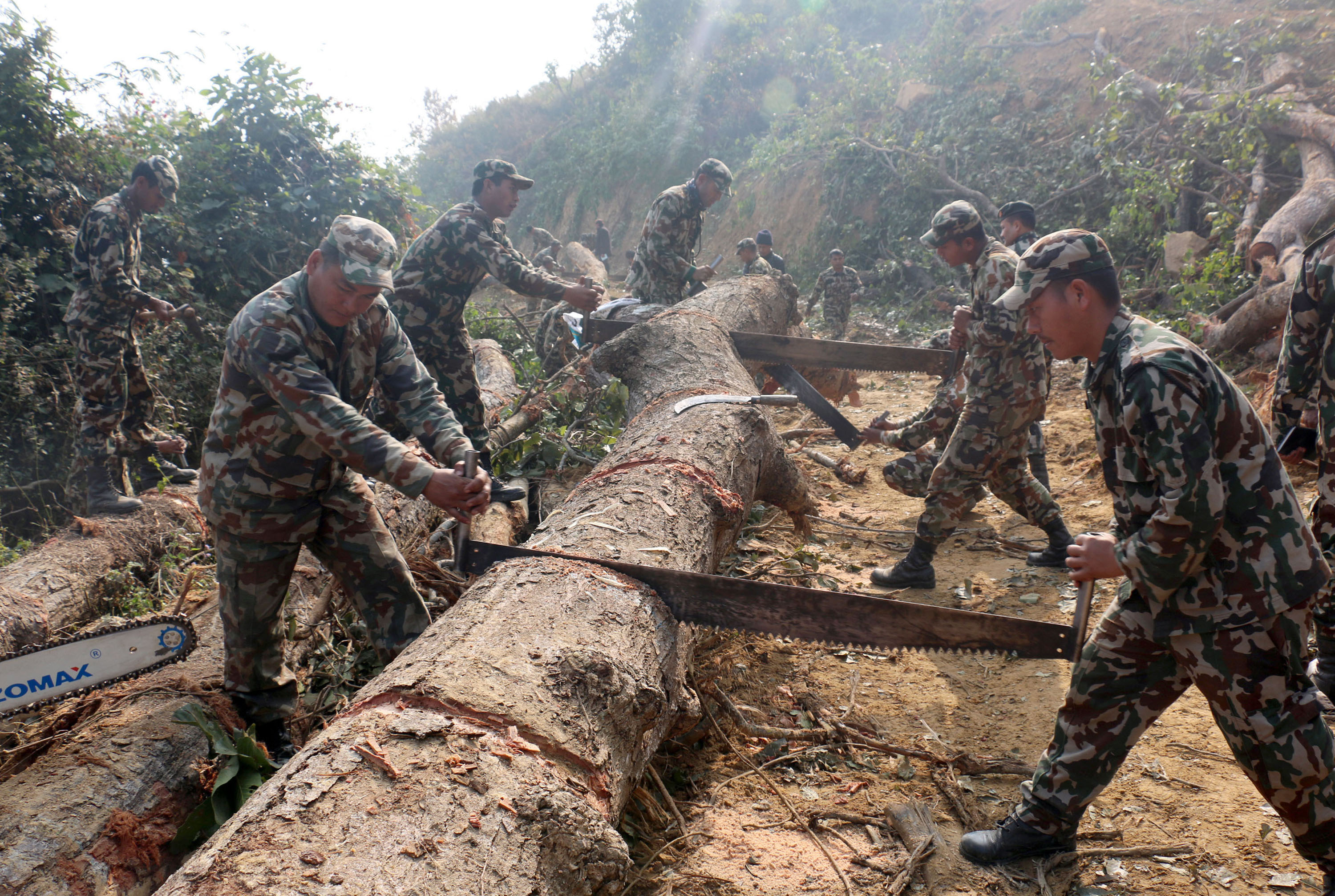 द्रुतमार्ग निर्माणको काम द्रुत गतिमा अघि बढाउँदै नेपाली सेना
