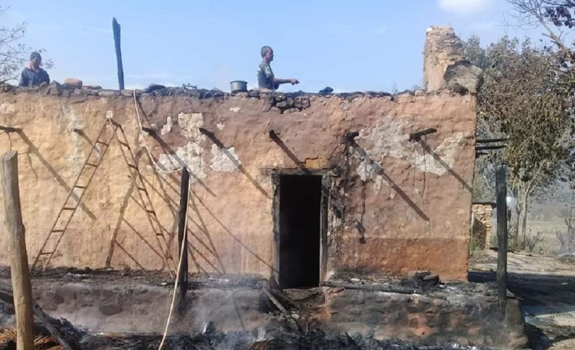 सरुमारानीका २ घर–गोठ जलेर नष्ट