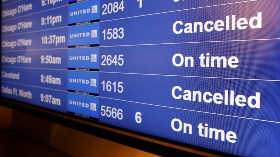 US airlines cancel hundreds of flights amid Omicron surge