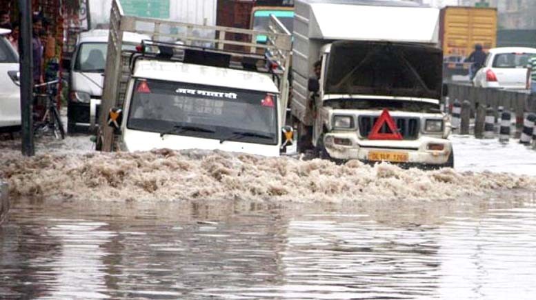 Torrential rain causes severe waterlogging in Delhi