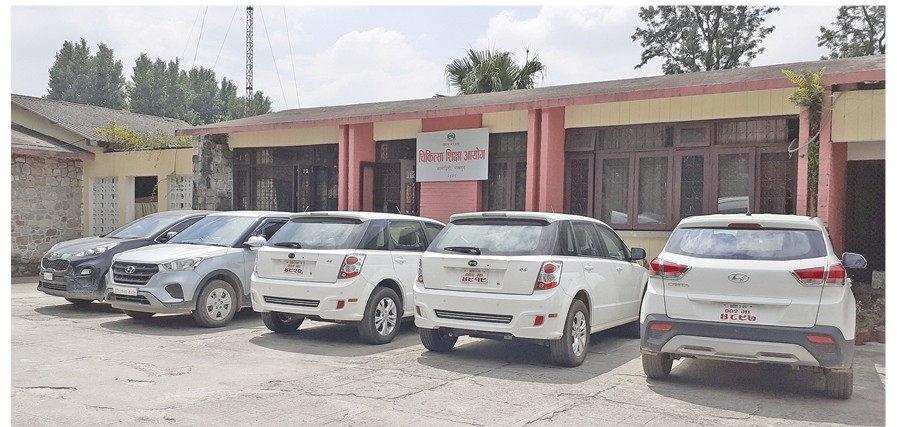 पदाधिकारी पर्खंदै नयाँ गाडी : पदाधिकारीको अत्तोपत्तो छैन,  गाडी पहिल्यै खरिद