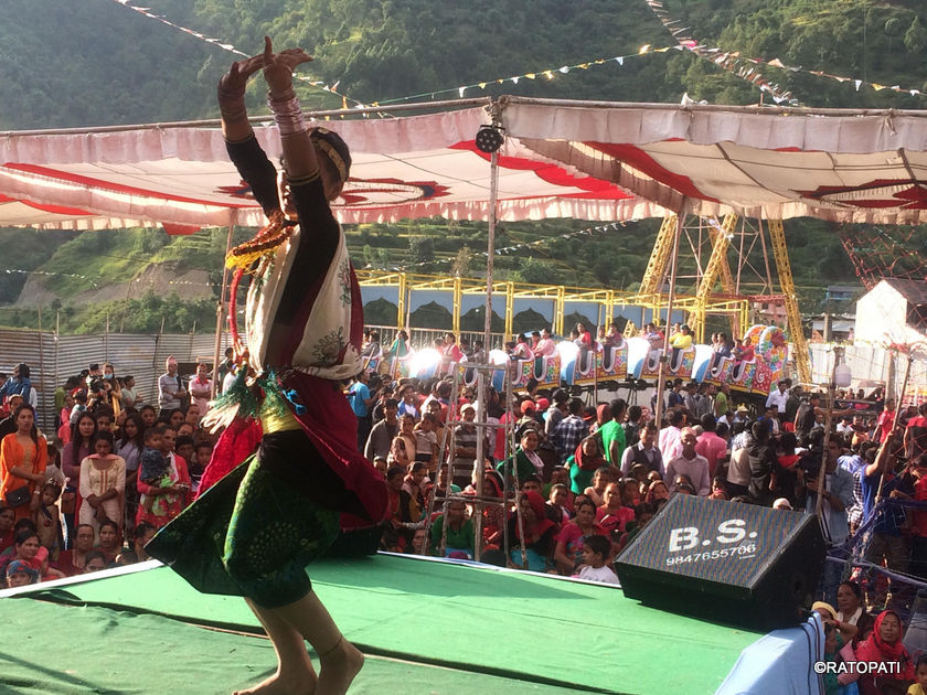   गल्कोट महोत्सवमा दर्शकहरुको ओइरो, एक करोडको कारोबार