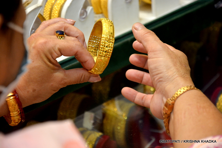 Gold price up by Rs 1,100 per tola in the past one week