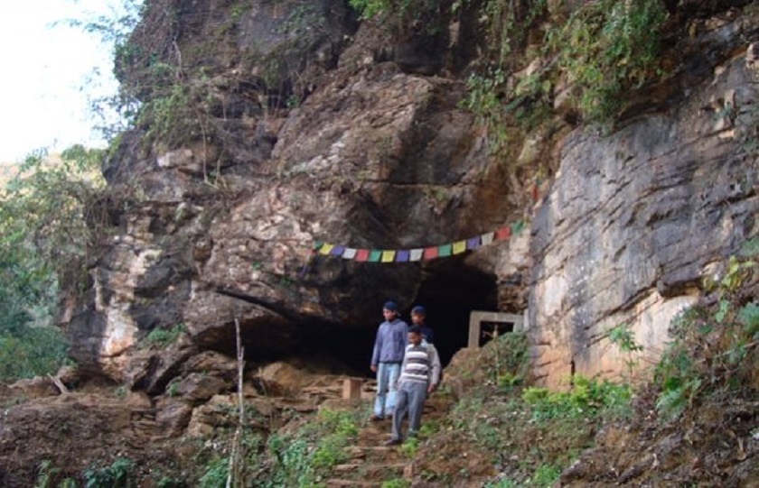दक्षिण एशियाकै ठूलो गुफाभित्र कार्यपालिकाको बैठक