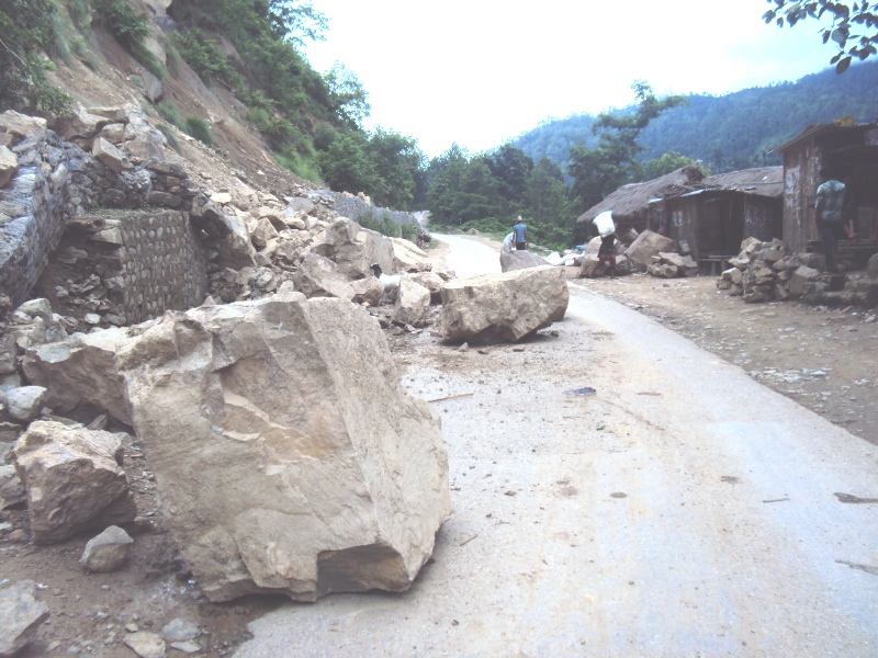 Rudrabeni-Bamitaksar road obstructed