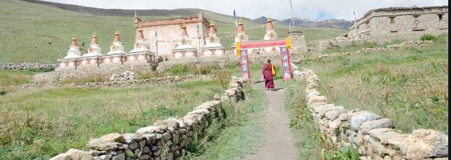 चीनको तिब्बतबाट आएका लुटेराहरूले गुम्बामा रहेको सयौं वर्ष पुरानो बहुमूल्य मूर्ति लुटे