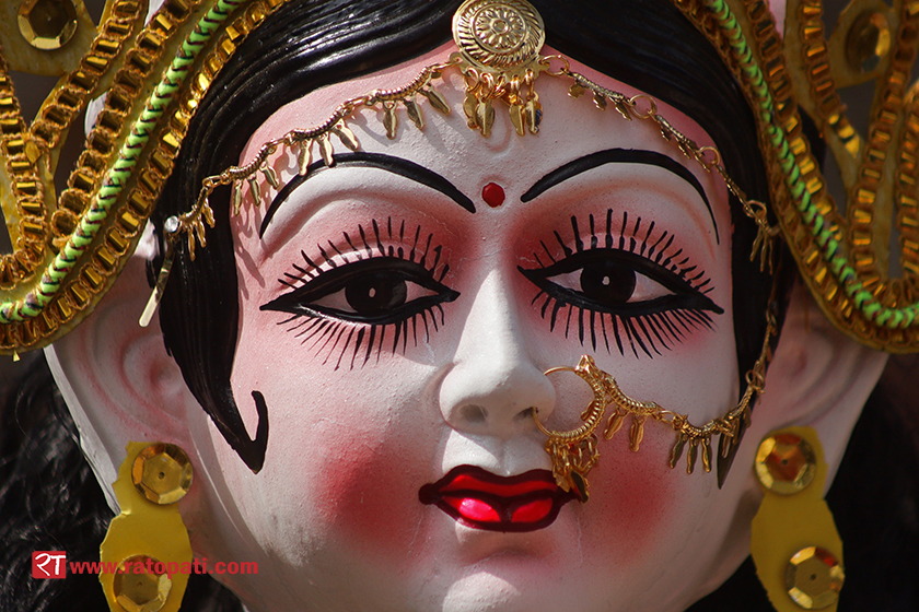 दुर्गालगायत देवीदेवताको आकर्षक मूर्तिको दसैँमा हुन्छ भव्य व्यापार (तस्बिरहरु)