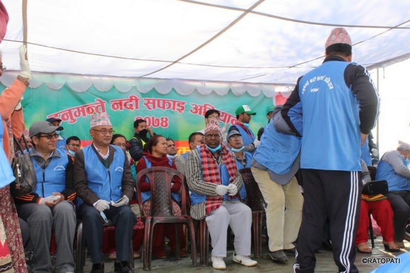 हनुमान्ते नदी सफाईमा पुगे लालबाबु : अभियान एक सय हप्तासम्म चल्ने