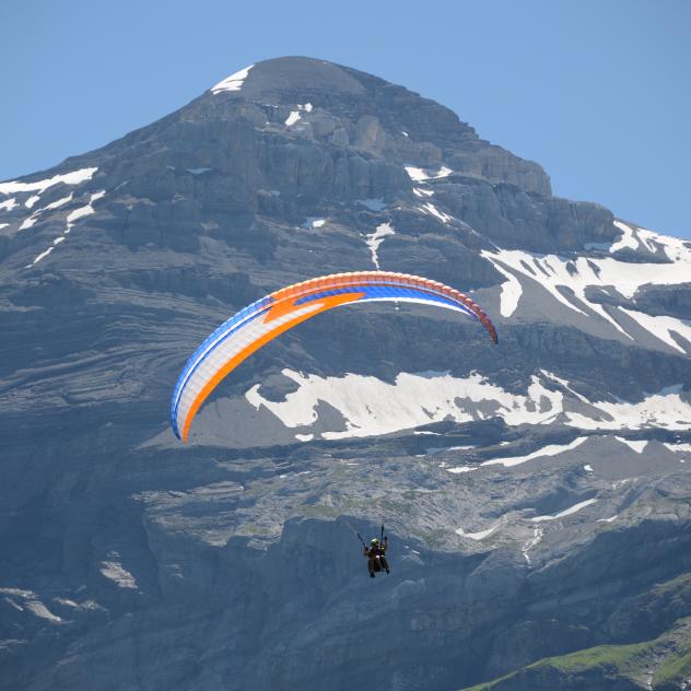 Municipality establishes paragliding school