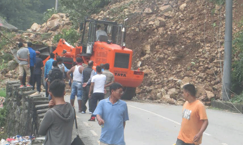 Landslide obstructs Prithvi highway