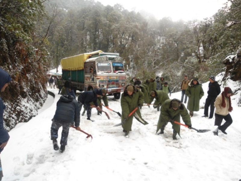 Snowfall disrupts Solukhumbu-Kathmandu road