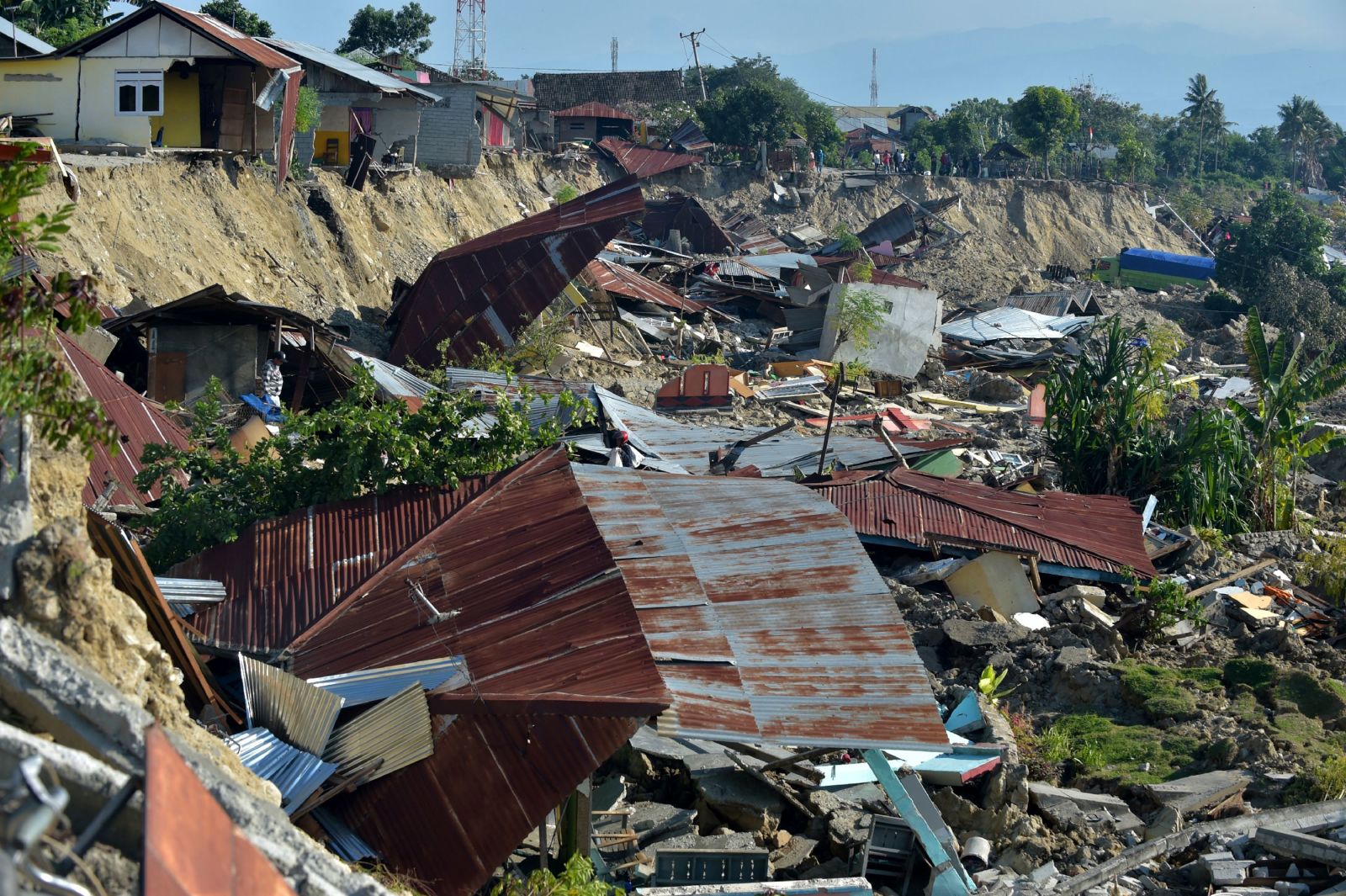 भूकम्पले ध्वस्त भएको  इन्डोनेसियालाई एक अर्ब डलर ऋण सहयोग