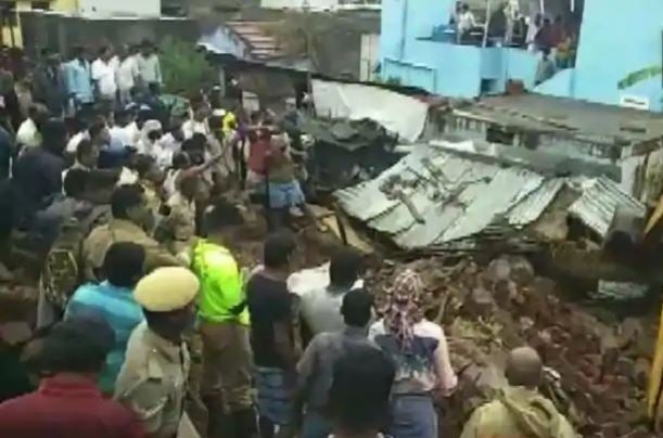 Wall collapse kills 17 in India