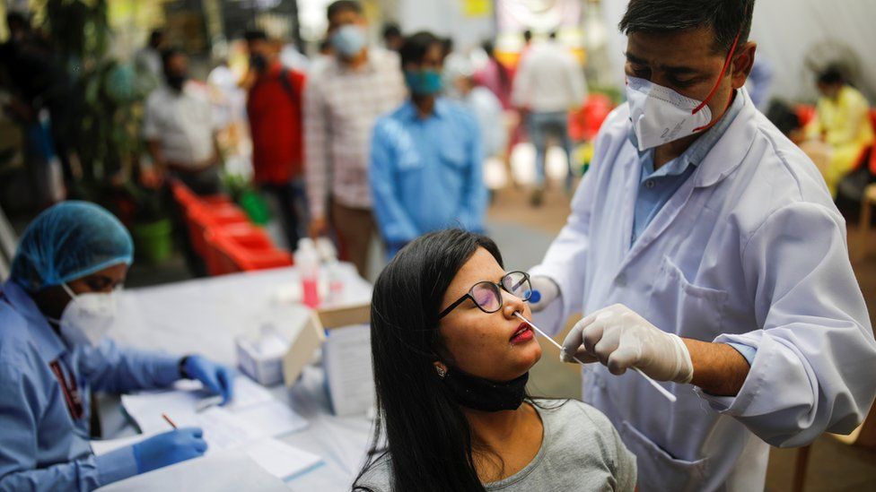 भारतमा कोरोनाको भयावहता दिन प्रति दिन बढ्दो, पछिल्लो २४ घण्टामा भेटिए सर्वाधिक ४.१४ लाख संक्रमित