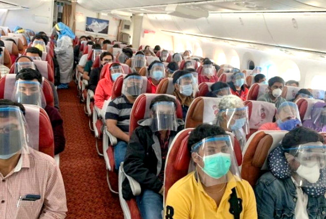 नयाँ हवाई गाइडलाइन्स जारी गर्दै भारत सरकारले भन्योः मास्क नलगाउनेलाई नो फ्लाई सूचीमा राख्नुस्