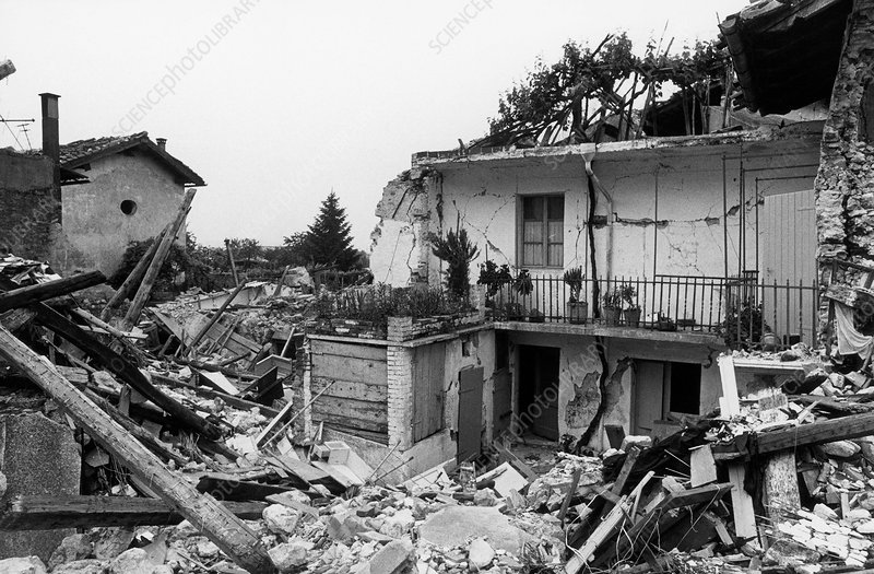 इतिहासमा आज – इटलीमा भूकम्पले ९ सयभन्दा बढीको मृत्यु