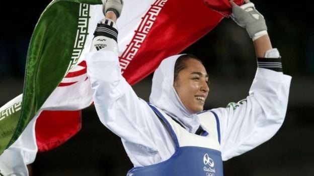 इरानः ओलम्पिककी एक्ली पदक बिजेताले किन देश छोडिन् ?