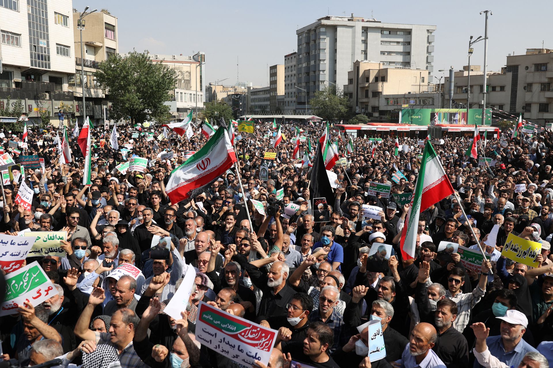 इरान विरोध प्रदर्शन : ४ सय बढी मारिए