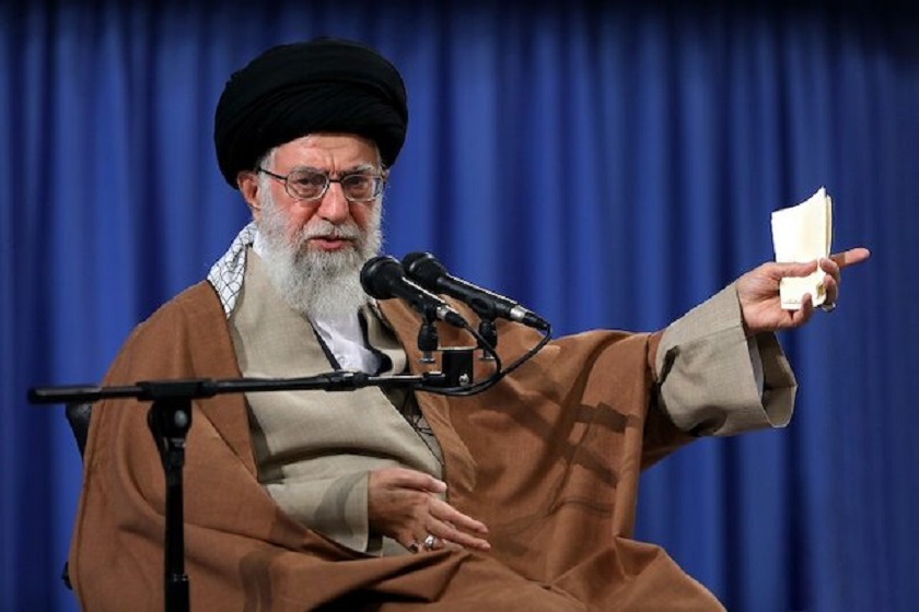 इरानमा सन् २०१२ पछि पहिलोपटक सर्वोच्च नेता खामेनीद्वारा प्रार्थनाको नेतृत्व