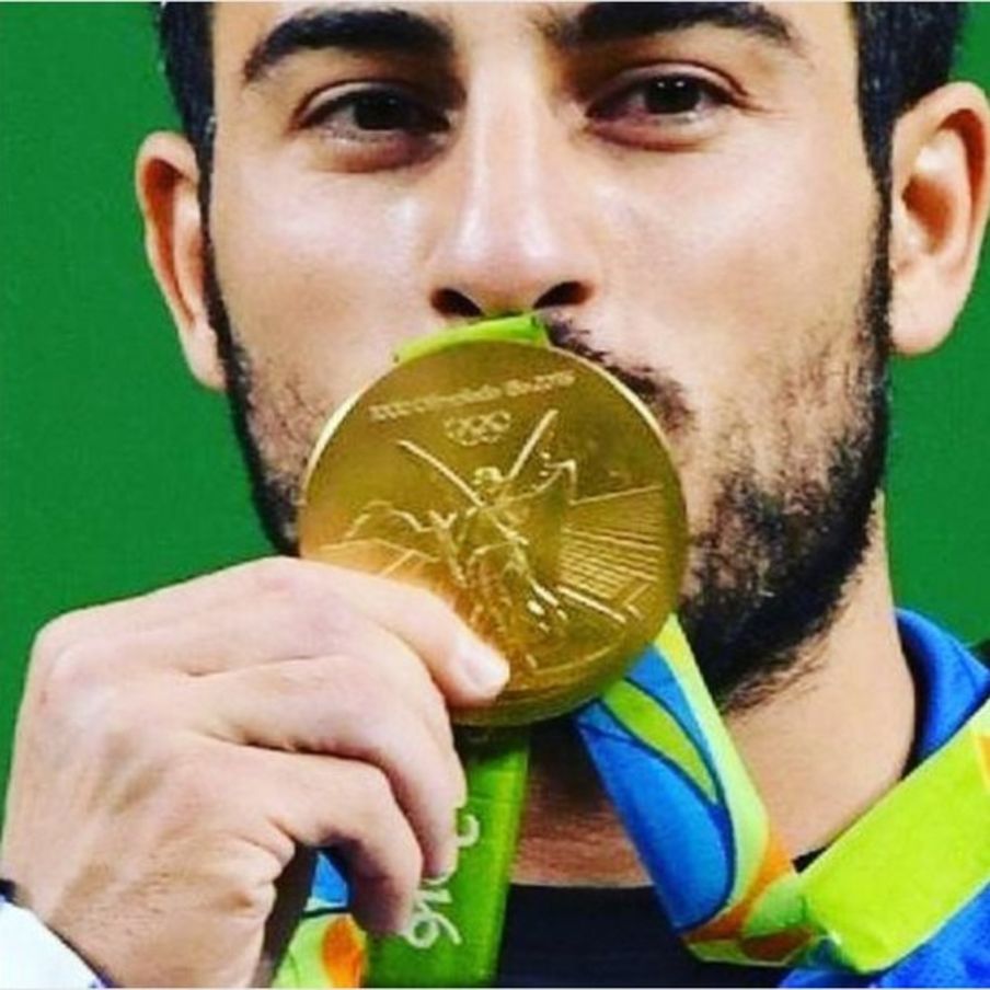 भूकम्पपीडितलाई सहयोग गर्न इरानी ओलम्पिक च्याम्पियनद्वारा पदक लिलामीमा