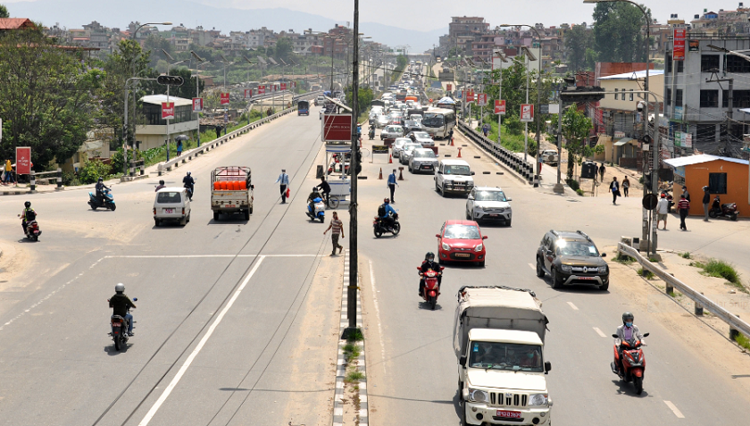आज लकडाउनको ७२ औं दिनः काठमाडौं उपत्यकामा सवारी चाप बढ्यो