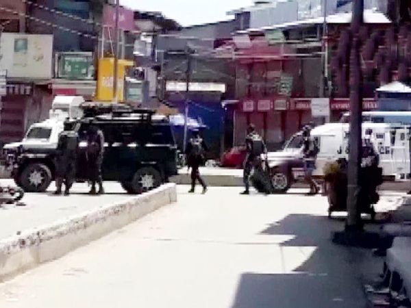 जम्मू–कास्मिरमा विद्रोहीहरुको आक्रमण, दुई सुरक्षाकर्मीको मृत्यु