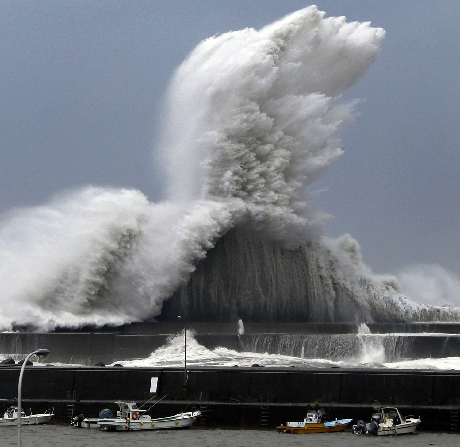 Strongest typhoon in quarter century hits Japan