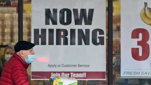 U.S. weekly jobless claims drop to 473,000