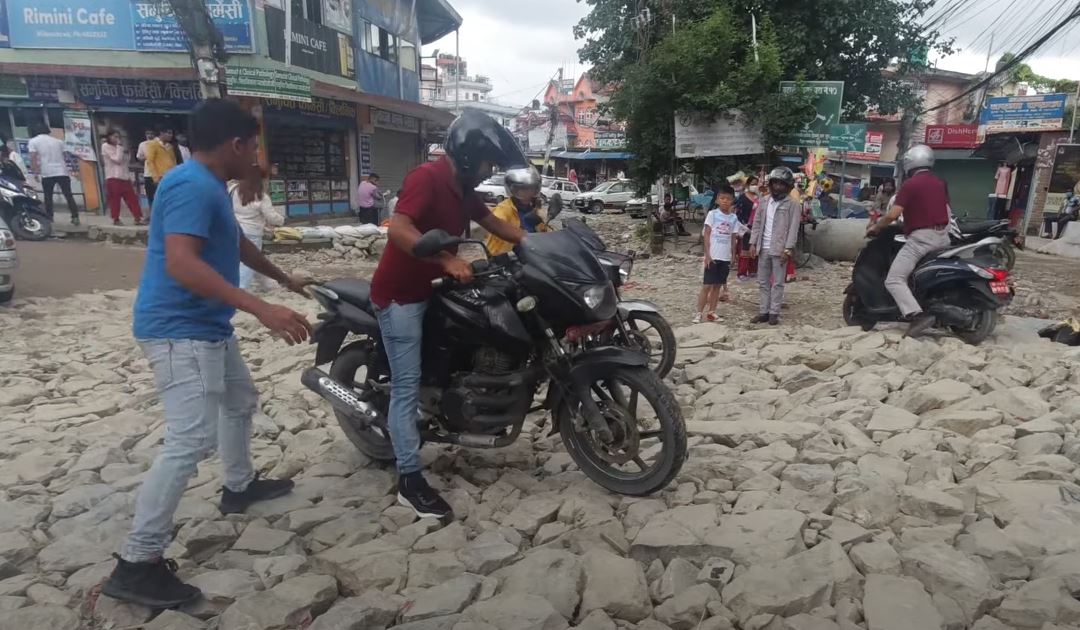 चुनाव घोषणा नभई गगन विरुद्ध उठेका यी युवा जो कपनको ‘डेन्जर रोड’ मा यसरी भेटिए